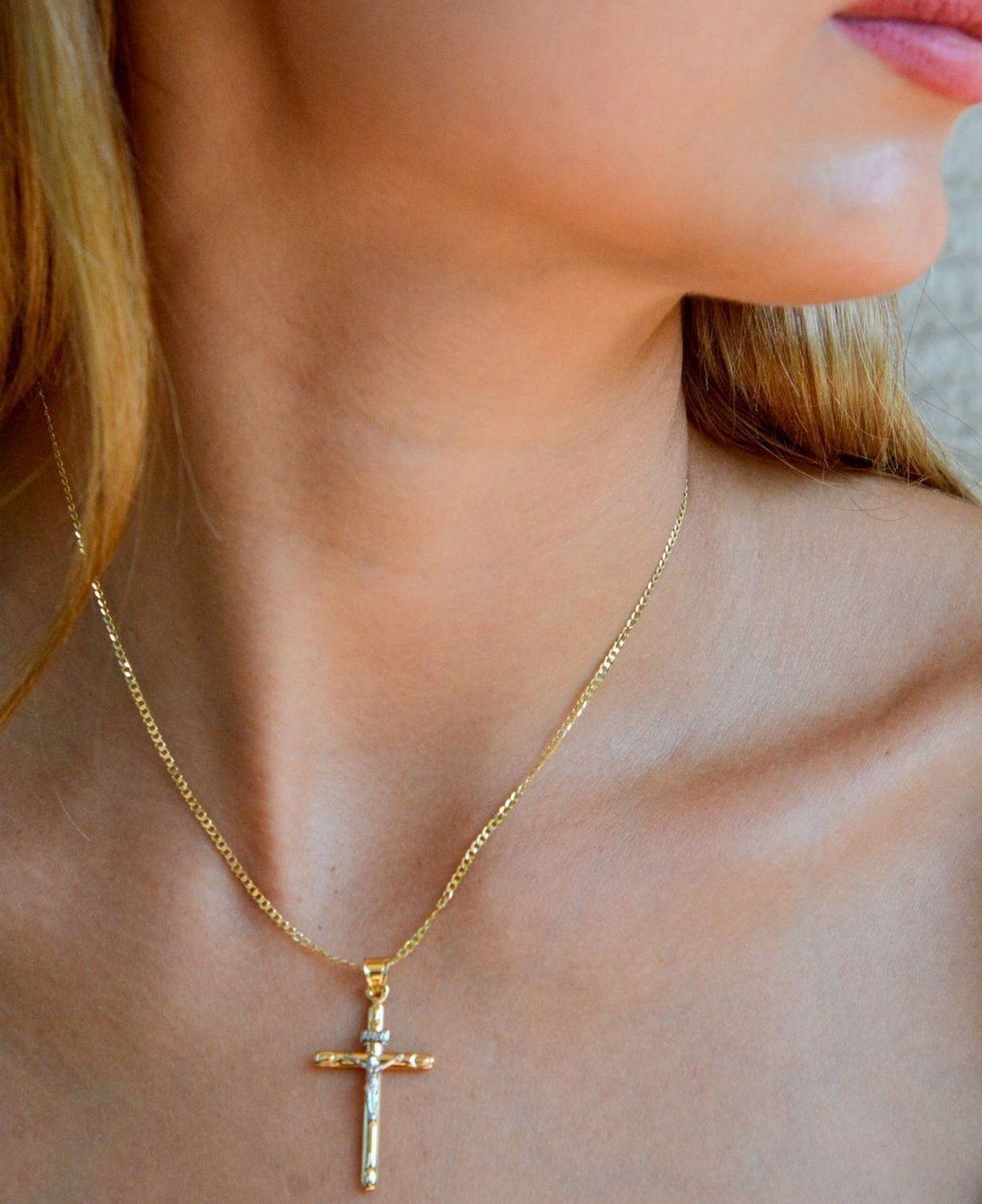 Złota zawieszka krzyżyk 585 z wizerunkiem Jezusa ZA 378B 585. Złoty krzyżyk 585. Złoty krzyżyk zawieszka do łańcuszka. Złota zawieszka krzyżyk. Złoty krzyżyk 585 z wizerunkiem. Krzyżyk złoty na prezent..jpg